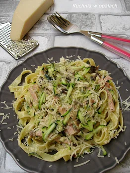 Tagliatelle z cukiniowym sosem śmietanowym