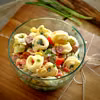 Sałatka tortellini i kabanosem