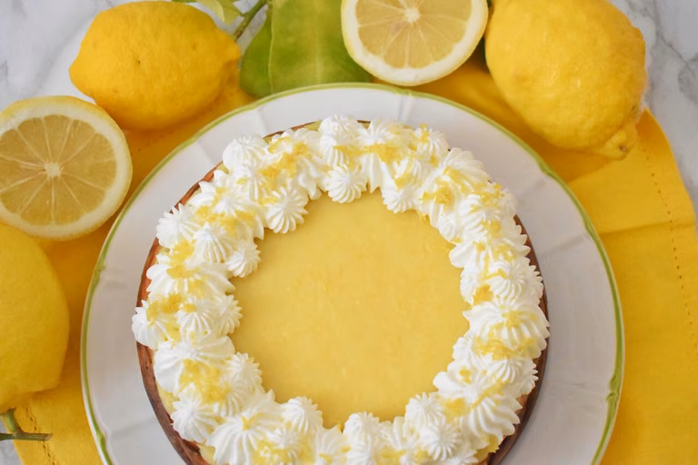 Cytrynowy sernik z lemon curd i białą czekoladą
