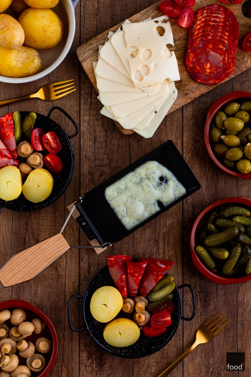 Raclette - szwajcarska serowa uczta