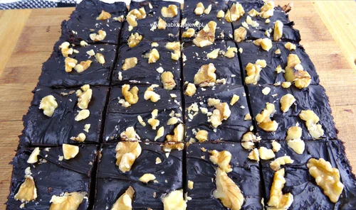 Zdrowe brownie orzechowo-daktylowe bez pieczenia