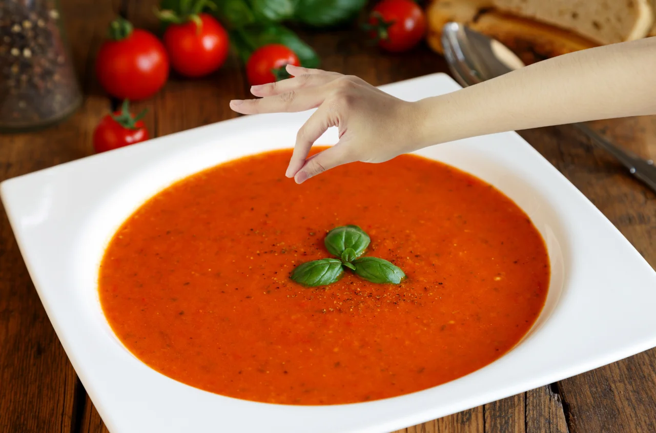 Dodaj te 2 proste składniki do zupy pomidorowej! Smak podkręcony do maksimum