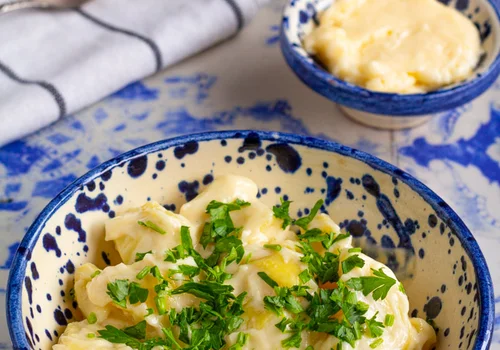 Patatas alioli - sałatka z ziemniaków w czosnkowym sosie
