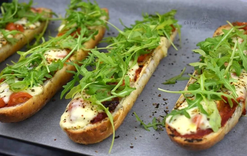 Zapiekanki z mozzarella - Chłop przy garach