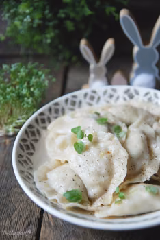 Pierogi z białą kiełbasą i ziemniakami