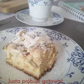 Ucierane ciasto z rabarbarem otulone słodką kruszonką