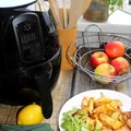 Aromatyczny kurczak i frytki z frytkownicy beztłuszczowej