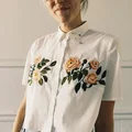 Koszula z  kwiatowym haftem
