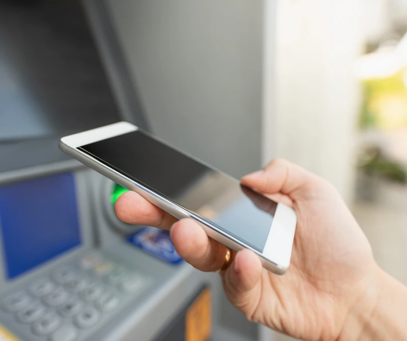 Koniec z bezpłatną wypłatą blikiem z bankomatu! Duży bank wprowadza nowy cennik!