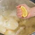 Dodaj sok z cytryny do gotujących się ziemniaków – efekt Cię zaskoczy!