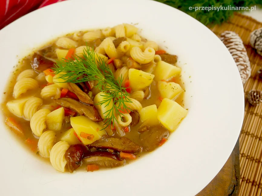 Szybka zupa grzybowa z mrożonych grzybów - prosty przepis na jesienną zupę