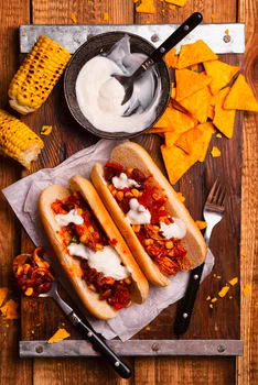 Hot dogi z sosem meksykańskim z kurczakiem