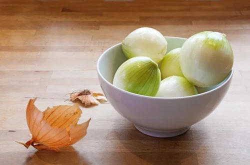 Jedz codziennie surową cebulę i zobacz, co się stanie z Twoim organizmem! Szybko poczujesz różnicę