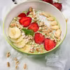 Smoothie bowl na zielono - ze szpinakiem, bananem i kiwi