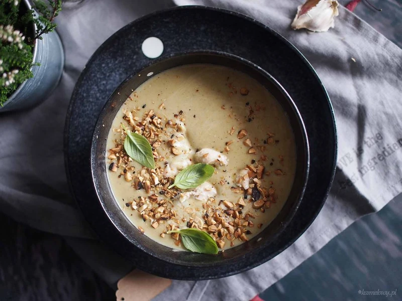 Łatwa zupa brokułowa z zieloną pastą curry
