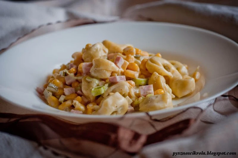 Sałatka z pierożkami tortellini