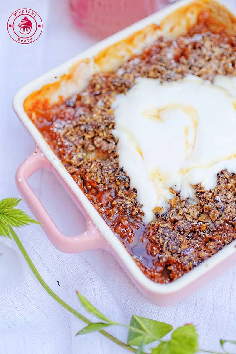 Owsiane crumble z rabarbarem
