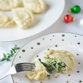 Pierogi z łososiem i szpinakiem