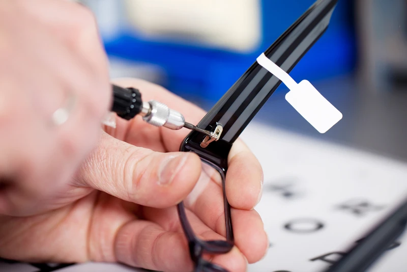 ZABEZPIECZ OKULARY LAKIEREM DO PAZNOKCI!