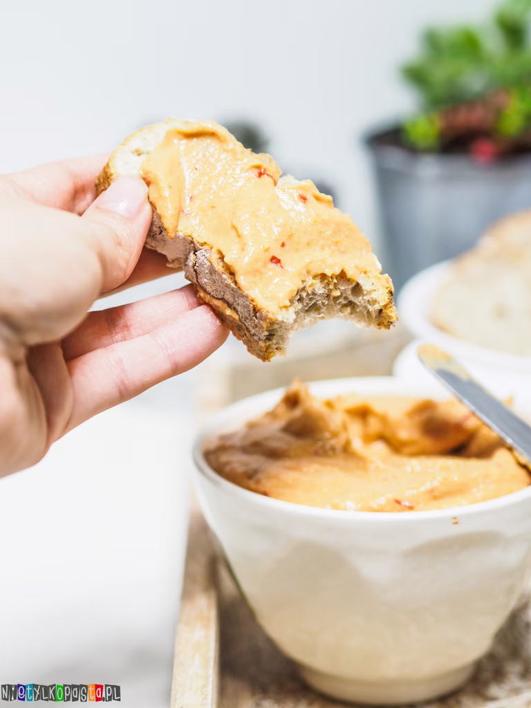 Hummus z suszonymi pomidorami