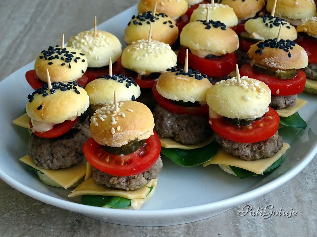 Mini hamburgery - idealne na przyjęcie