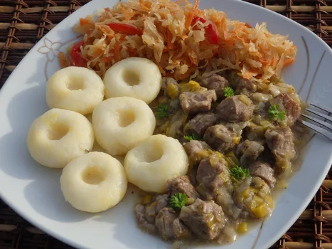 Karkówka duszona z porem