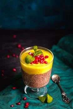 Czekoladowy pudding z tapioki z musem mango
