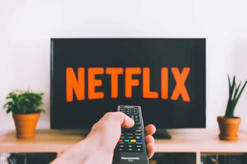 Netflix – seriale i filmy na jesień, sprawdź co warto obejrzeć!