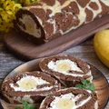 Rolada z masą twarogową i bananami