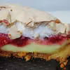 BUDYNIOWA TARTA Z TRUSKAWKAMI I BEZĄ