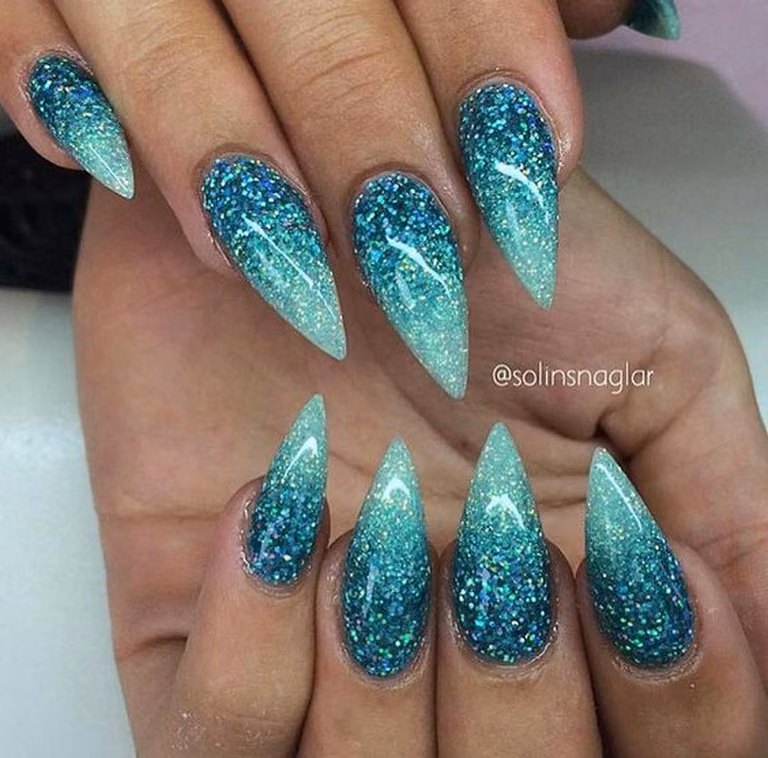 Brokatowy manicure