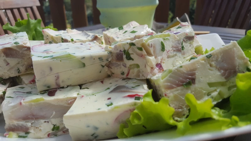 Wiosenna terrina ze śledziem