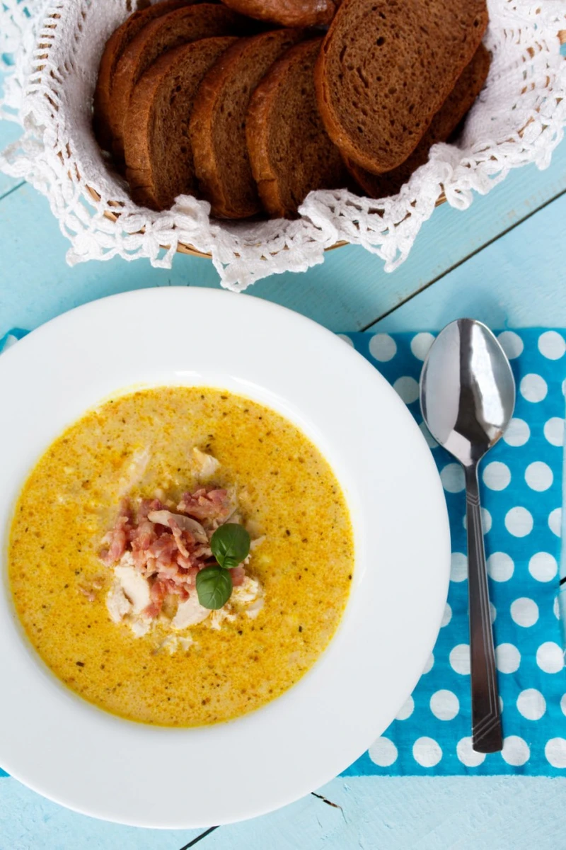 AROMATYCZNA ZUPA INDYJSKA Z CURRY I KOLENDRĄ