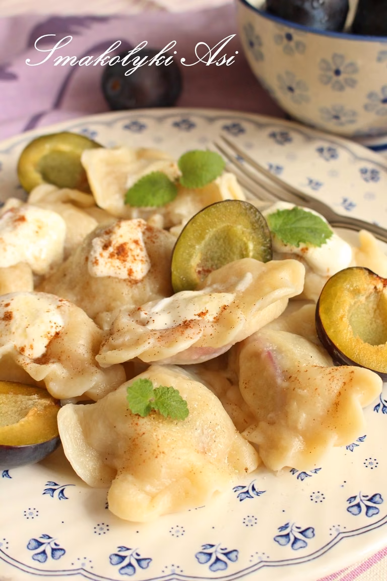 Pierogi ze śliwkami