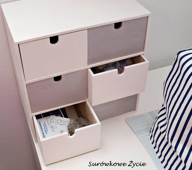 Ikeowska mini komoda na drobiazgi