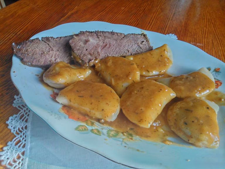 pierogi z jabłkiem do pieczeni wołowej