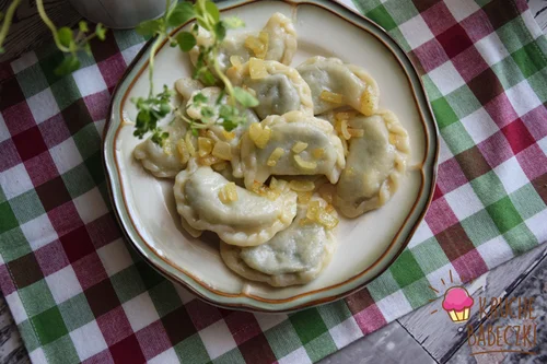 PIEROGI ZE SZPINAKIEM I FETĄ