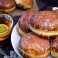 Pączki na śmietanie kremówce