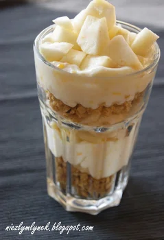 Śniadanie fit z jogurtem, otrębami i jabłkiem - najlepsze bo bardzo proste