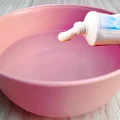 Rozpuść pastę do zębów w wodzie i zobacz, co się stanie po 10 minutach! Efekt zaskoczy każdego