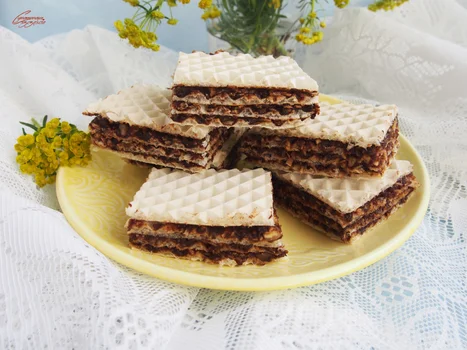 Fit wafle z kremem daktylowo-śliwkowym