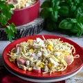Sałatka z surimi i makaronem chińskim