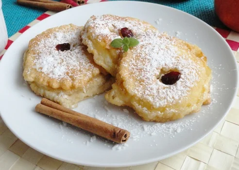 Jabłka w cieście cynamonowym