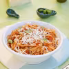 Spaghetti z pomidorami i pieczarkami