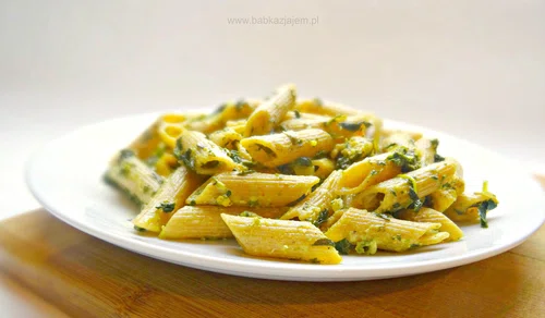 Makaron ze szpinakiem i fetą