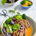 MAKARON SOBA Z WOŁOWINĄ I BROKUŁEM