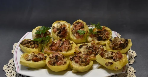 Pieczone ziemniaki z pieczarkami