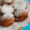 Pączki moskiewskie  - bez drożdży i wyrastania. Ni to pączek, ni to ciastko :)