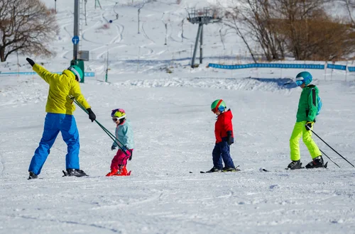 1100 zł na ferie zimowe 2026! Już można składać wnioski na dopłaty do zimowisk