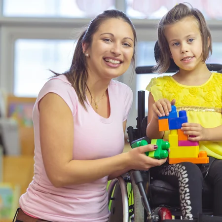 3386 zł miesięcznie bez względu na dochód! Kto może dostać świadczenie pielęgnacyjne w 2026?